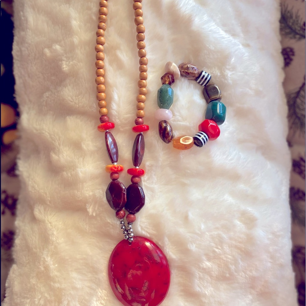 New necklace and bracelet set